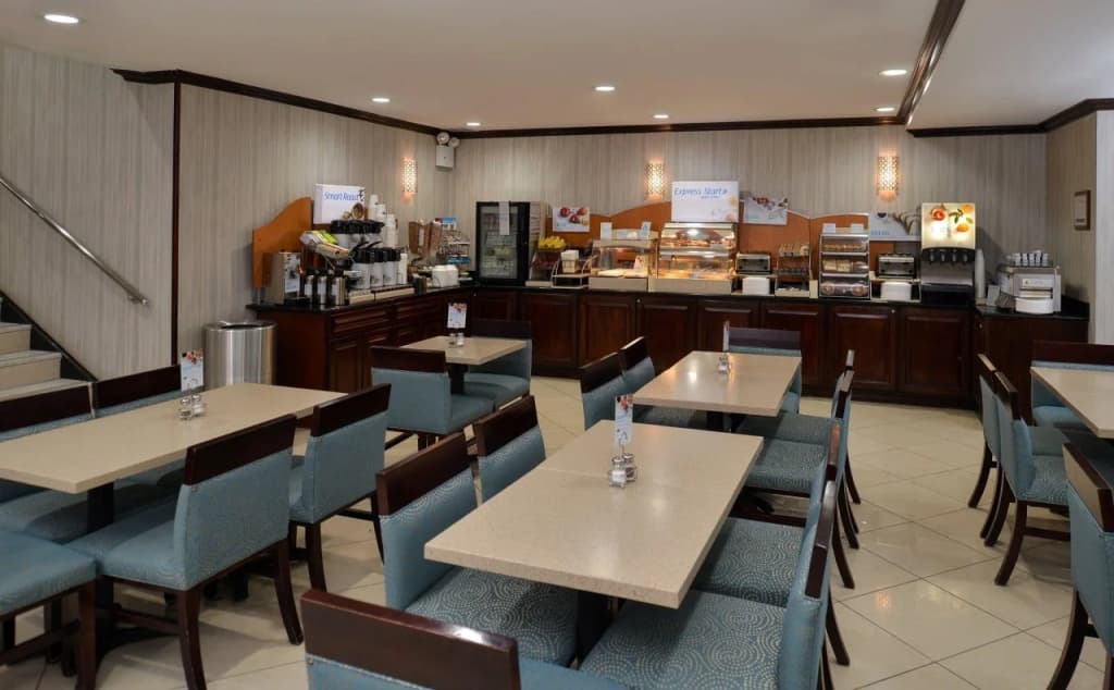 Holiday Inn Express Kennedy Airport - photo 23