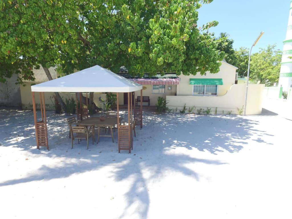 Luau Beach Inn - photo 23