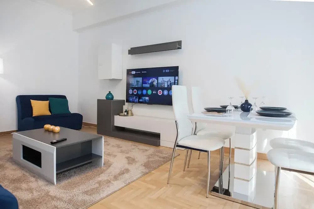 Stylish Renovated 2 Bd Apt in Exarcheia - photo 29