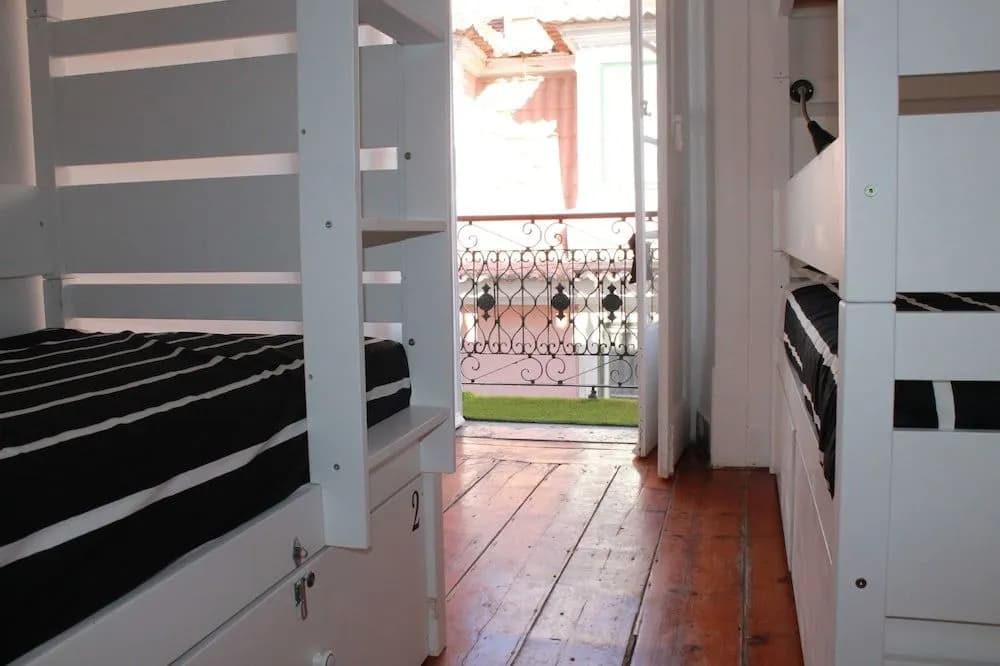 Surf in Chiado Hostel - photo 11