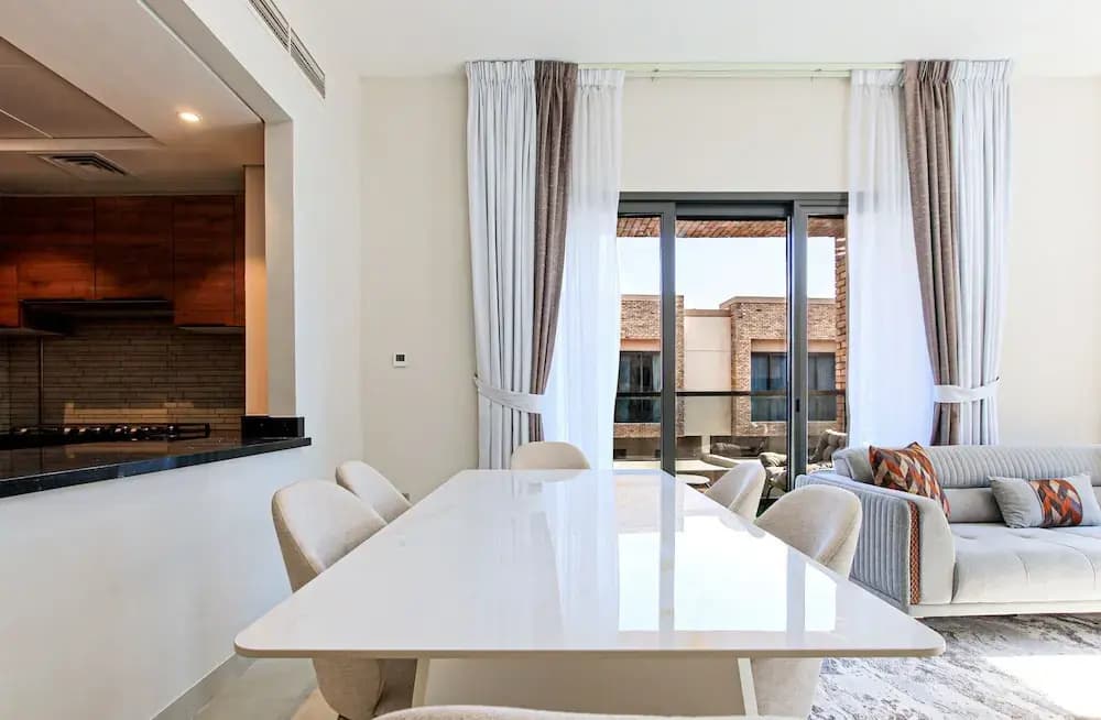 Spacious 2BR Apt Maids Elegance - photo 6