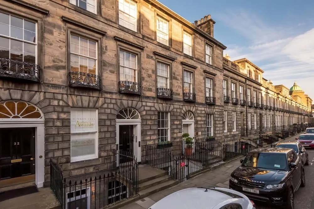 JOIVY Super Central Luxury Edinburgh Apartment - photo 1