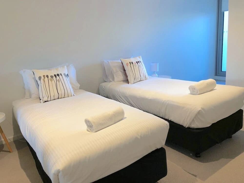 Modern Docklands Apartment in CBD - photo 5
