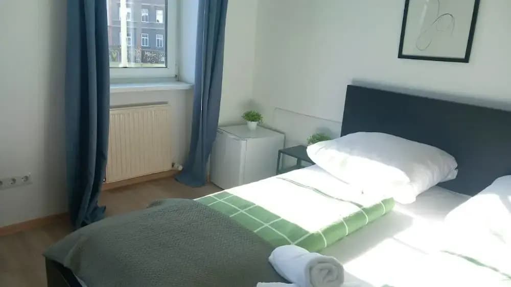 Cozy Room Shared Apt Millennium Tower - photo 23