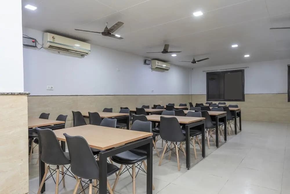 Silver Key Pooth Kalan by OYO Rooms - photo 13