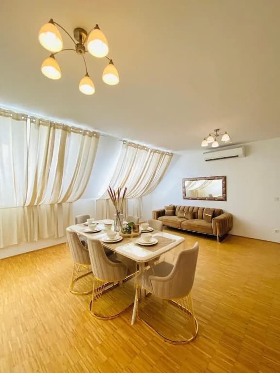 Comfy 3BR Apt With Living Room Balcony - photo 18