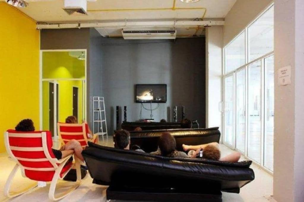 Kool Backpacker Hostel - photo 8