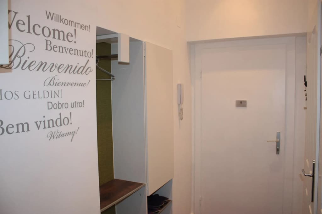 GoVienna Small Modern Apartment - photo 10