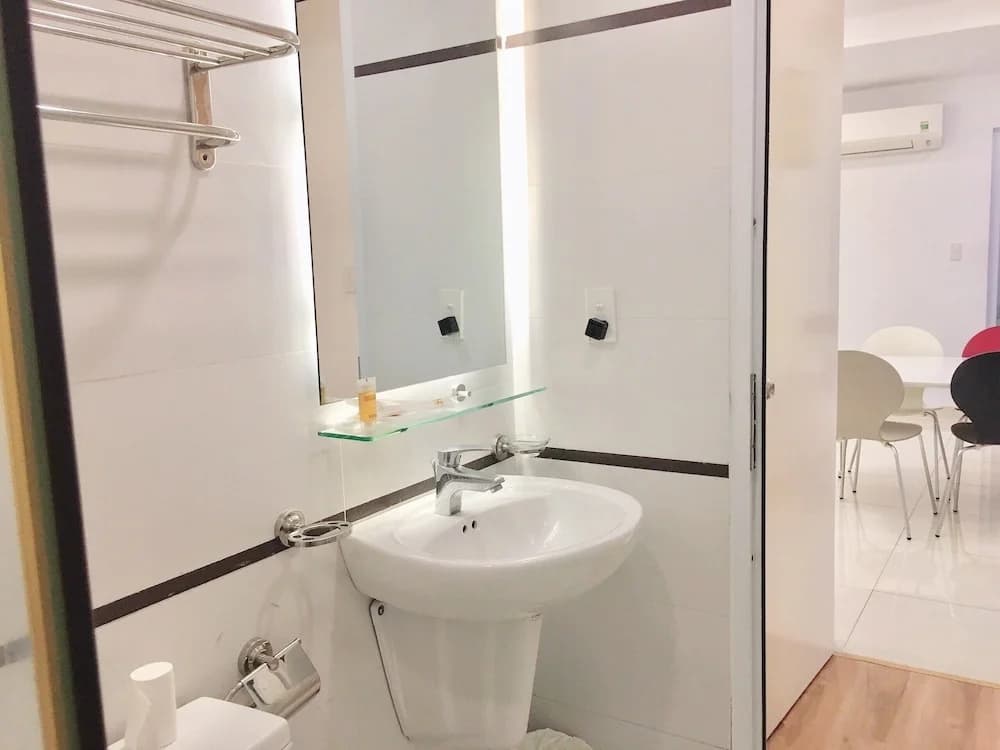 Modern Apartment in Scenic Valley Phu My Hung D7 - photo 14