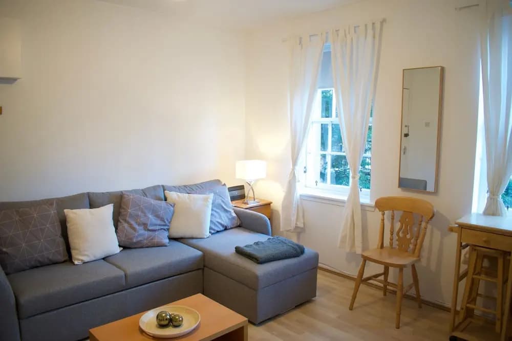 1 Bedroom Apartment With Castle Views in Glassmarket - photo 5