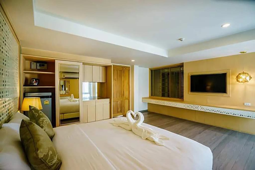 Moon Dragon Hotel - photo 7