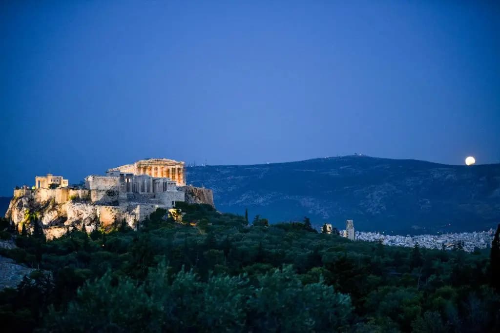 Athens house with yard 12 min walk to Acropolis - main photo