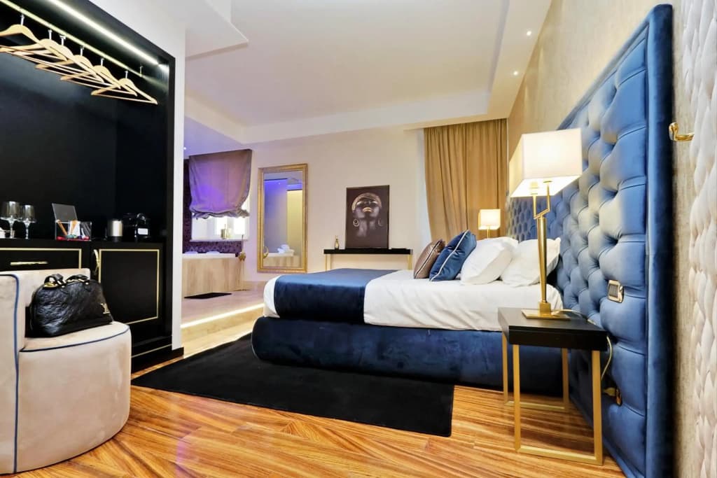Spanish Diamond Luxury Suites & Jacuzzi - photo 3