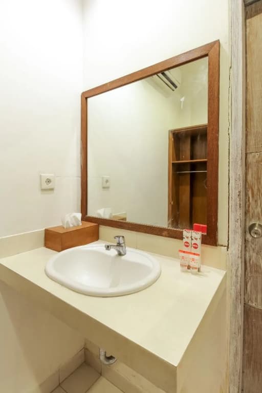 OYO 817 Mesari Beach Inn - photo 6