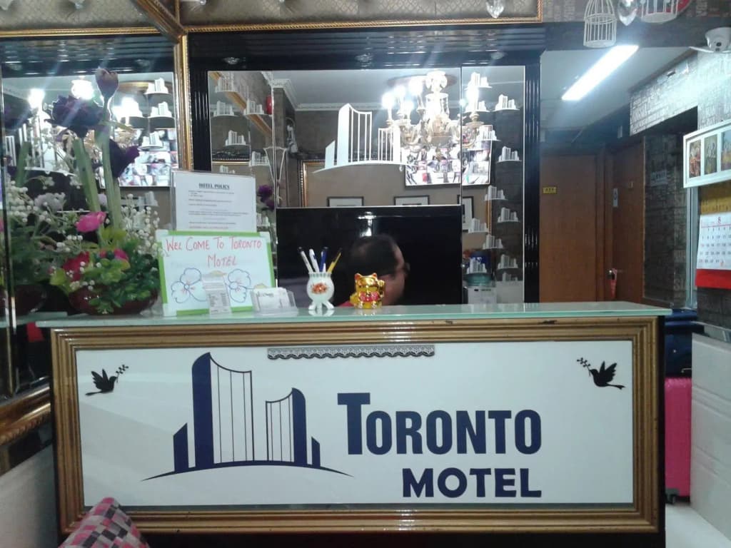 Toronto Motel - photo 17