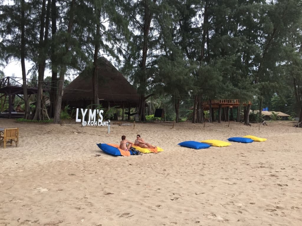 Long Beach Chalet Hotel - photo 24