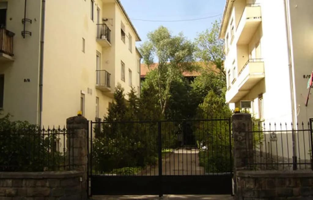 Home Away Apartment - photo 2
