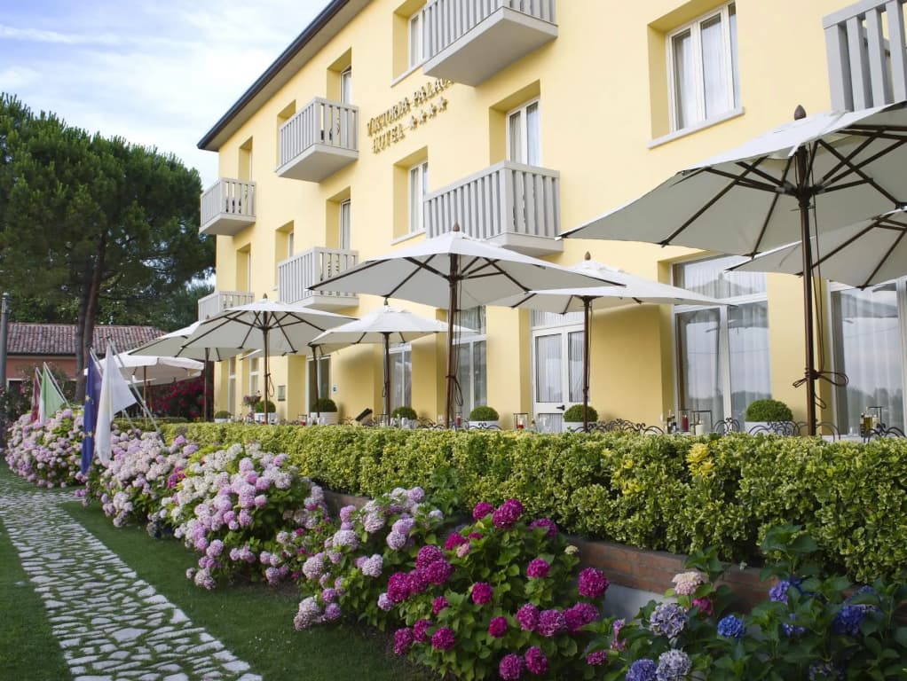 Viktoria Palace Hotel - photo 11