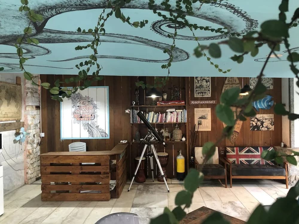 Red Eagle Bagpacker Hostel - photo 14
