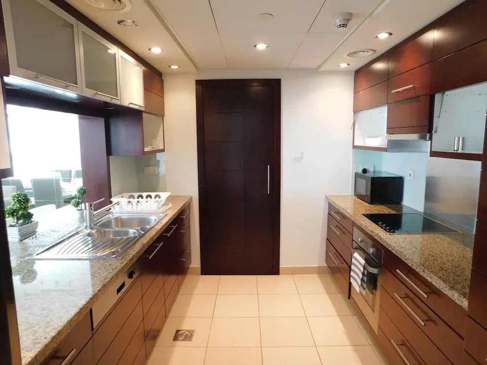 Luton Vacation Home Burj Views - photo 15