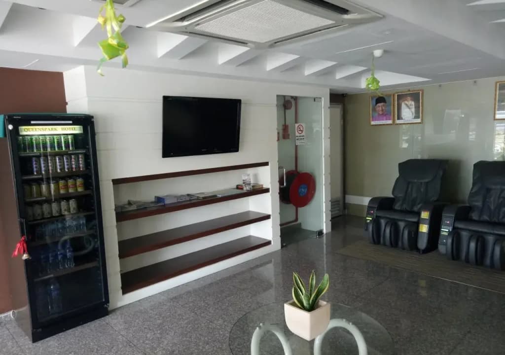 Royal Queenspark Hotel - photo 14