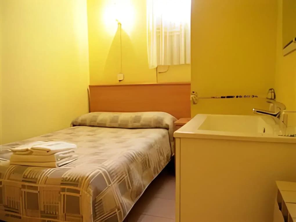 Hostal Delfos - photo 2