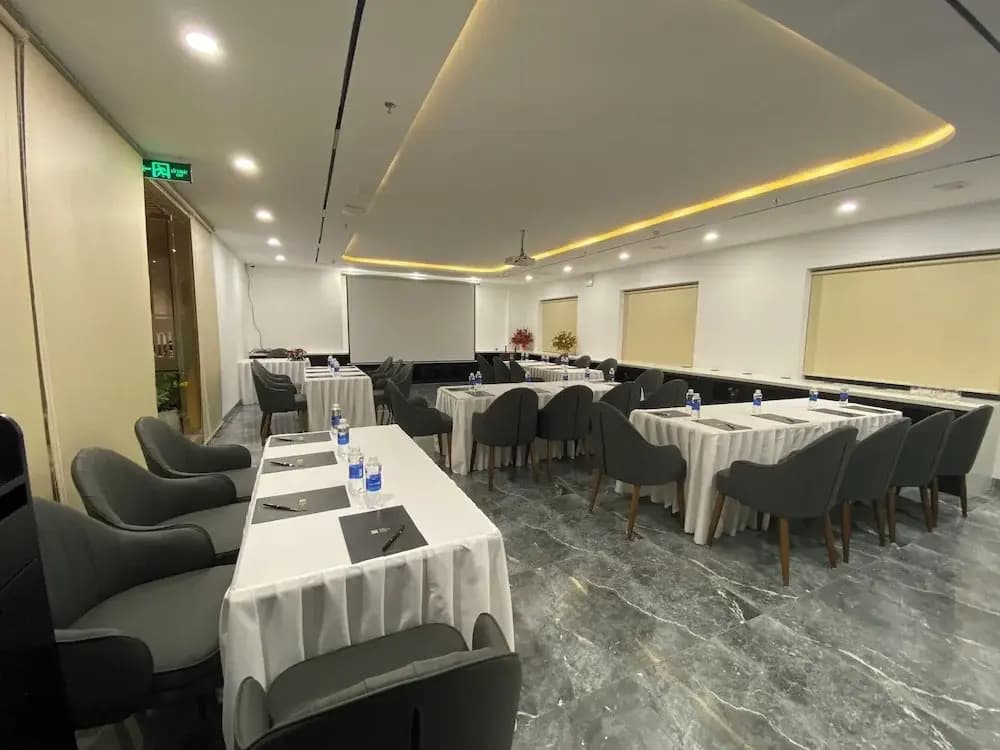 Mercy Emerald Hotel - photo 20