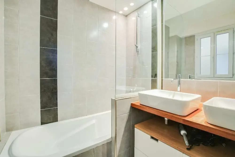 Apartment for 4 Persons View on the Eiffel Tower - photo 8