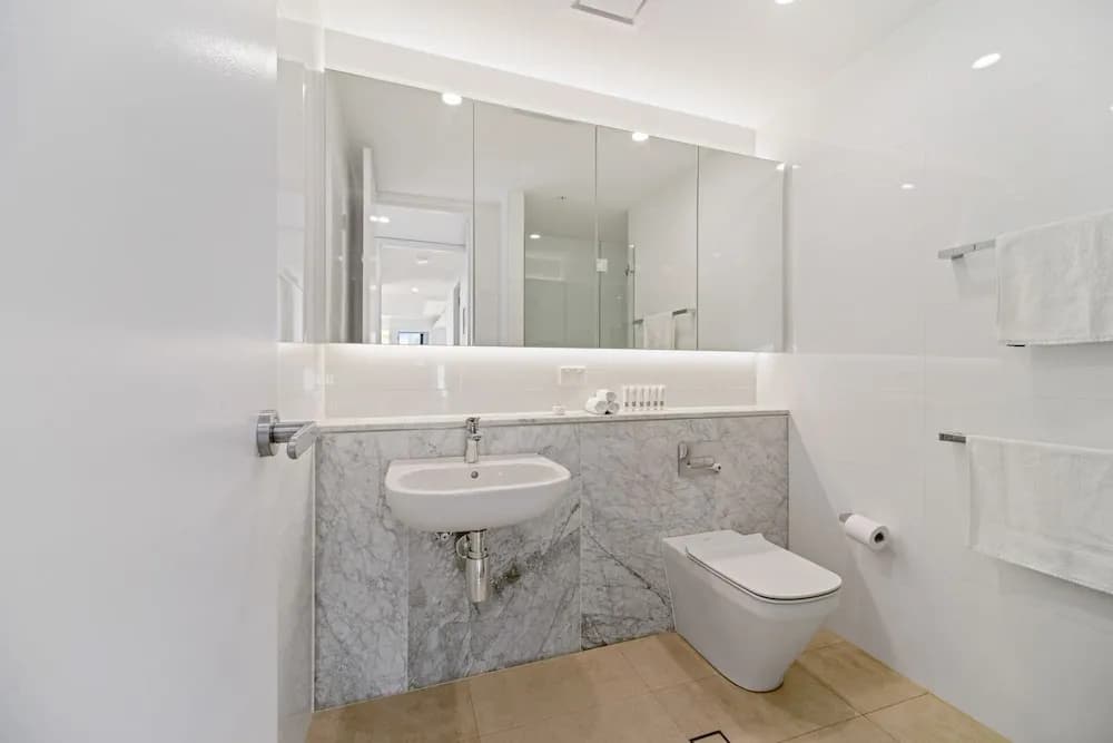 HomeHotel Luxurious Immaculate 3 Bed Apt - photo 7