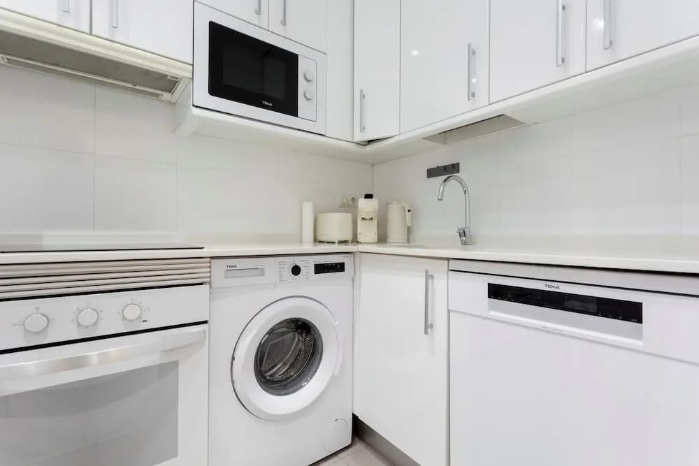 Central 2BD Apt Facing Torre Madrid Duque de Osuna - photo 16