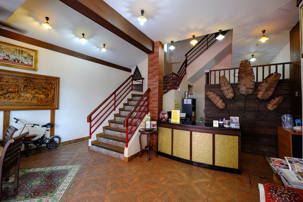Red Balcony Hotel - photo 2
