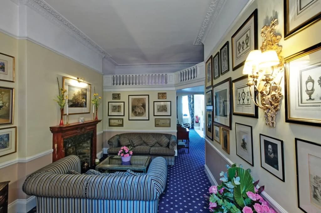 Grange Blooms Hotel - photo 2