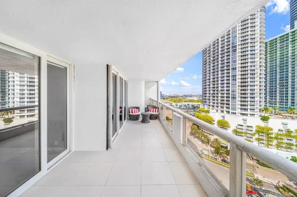 Spacious One Bedroom Centrally Located - photo 4