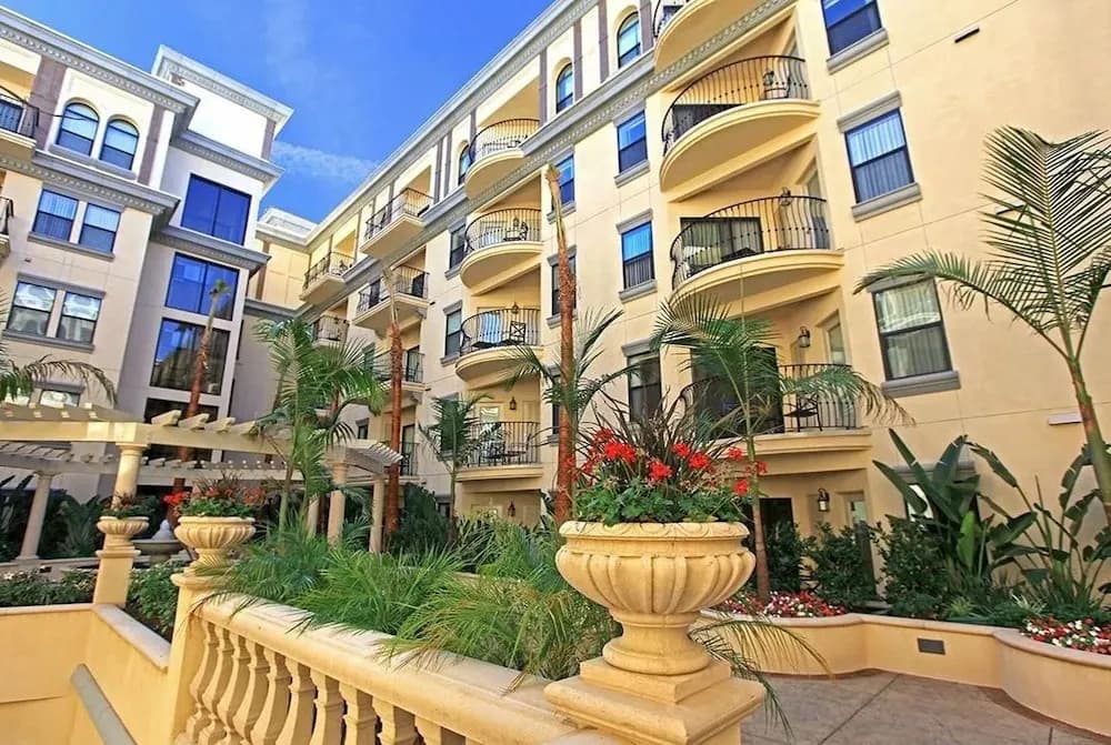 DTLA Apartment With Parking and Pool - main photo