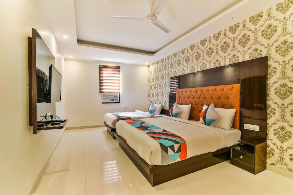 Hotel Iconic Suites - photo 2