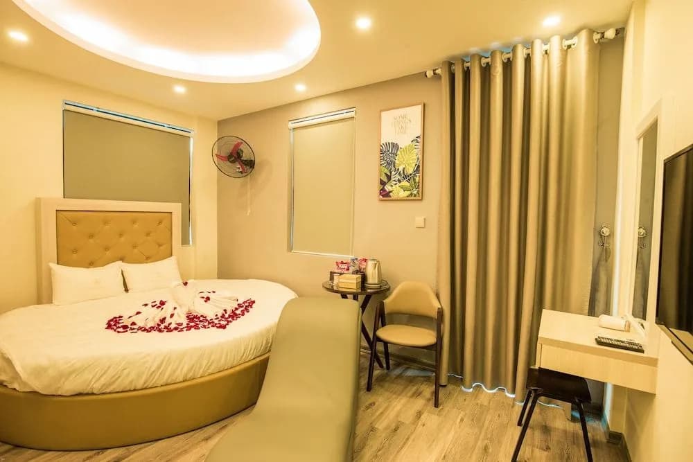 Golden hotel - photo 3