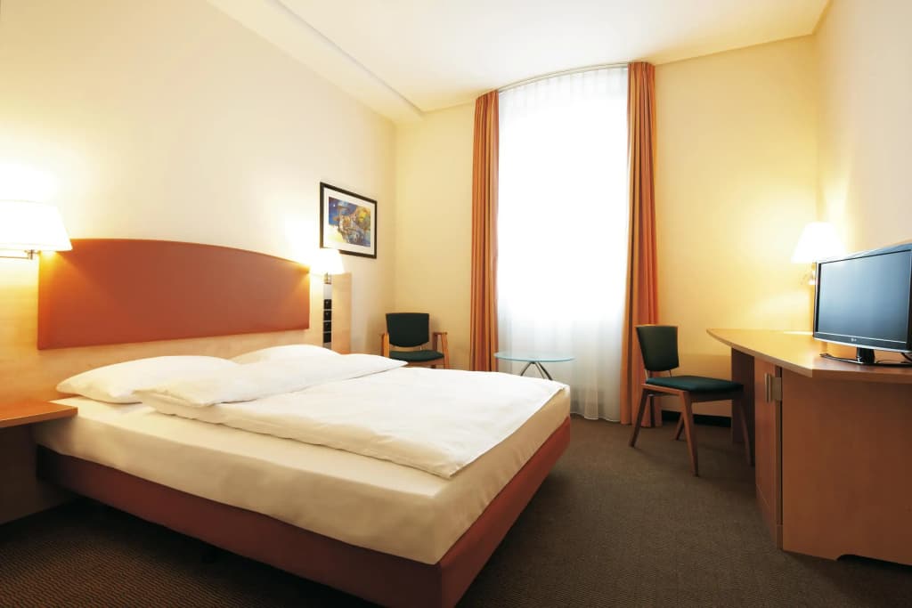 IntercityHotel Berlin Ostbahnhof - photo 6