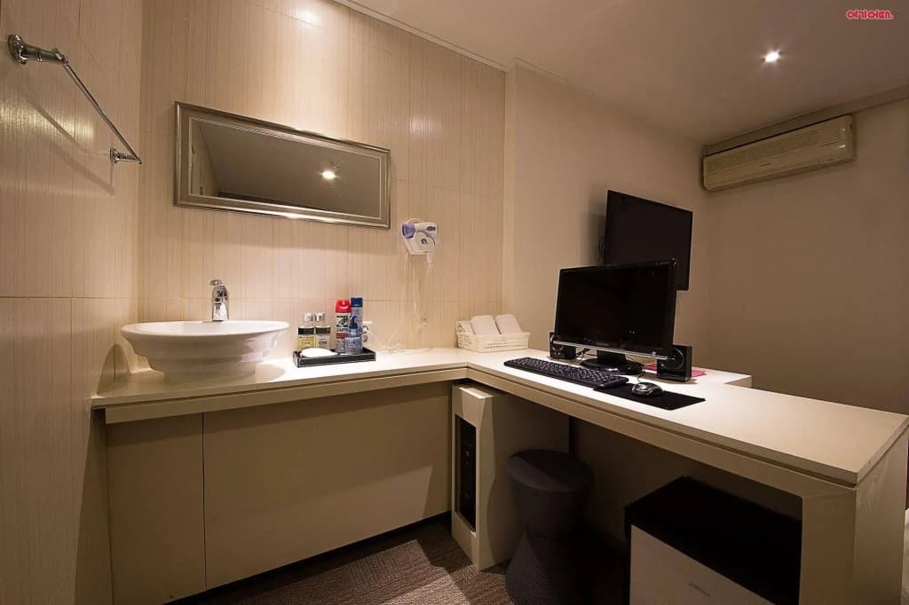 EZ Hotel - photo 4
