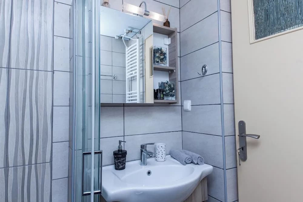 Classic Koukaki Living 2 Bd with Balcony - photo 10