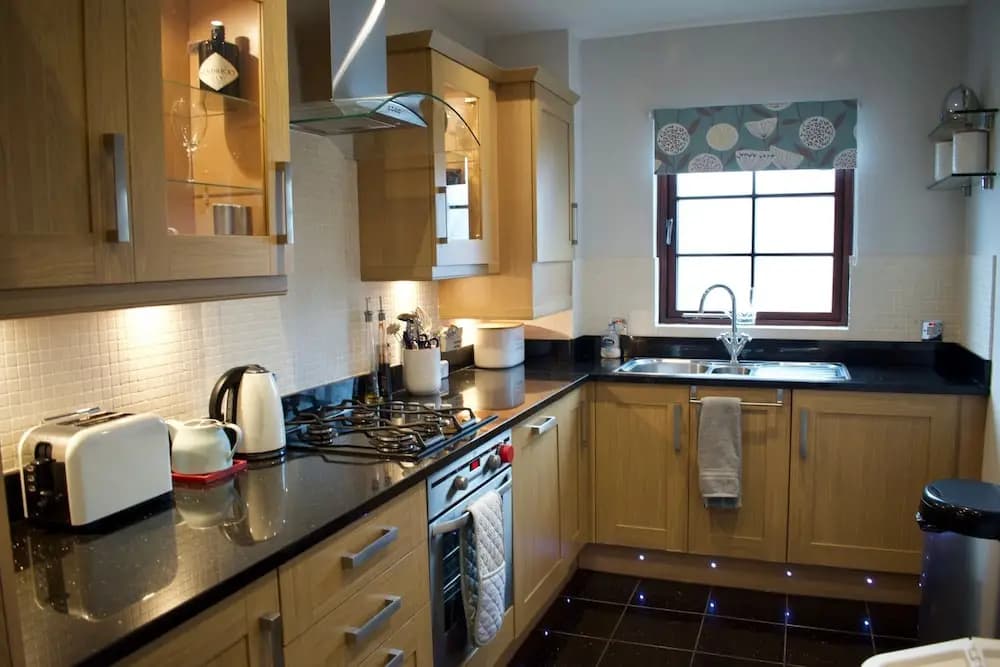 Edinburgh Top Floor Flat - photo 13
