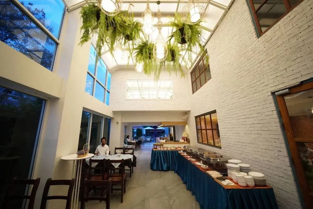 Blooming Hill Boutique Suites - photo 20