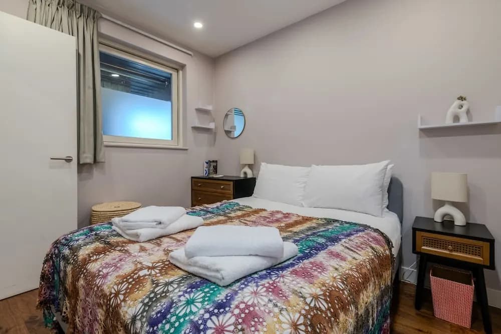 Beautiful Canal-side Flat in Hackney - photo 5