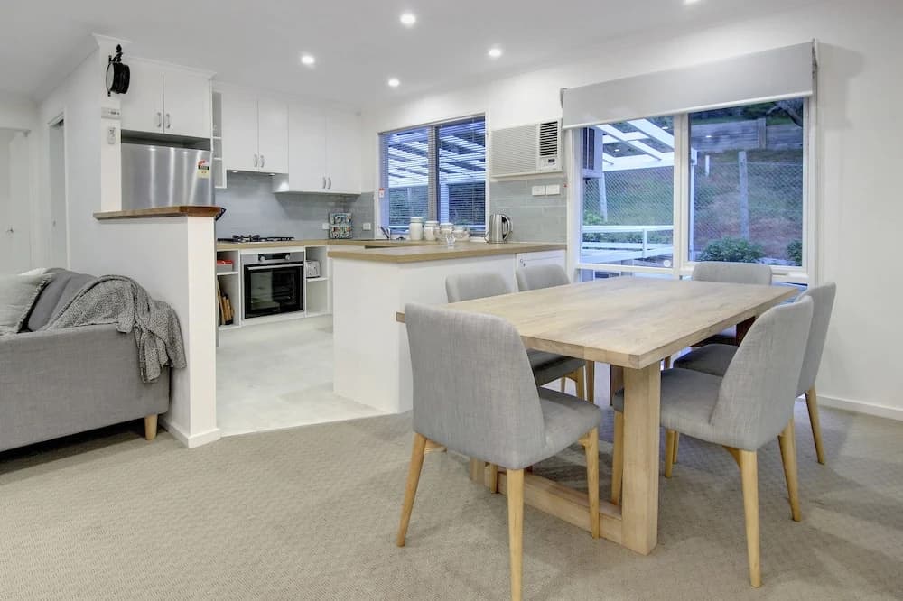 Stylish Coastal Retreat - photo 4