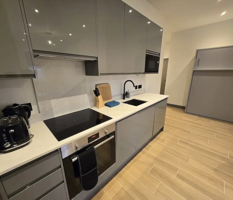 Finchley Stylish 1-Bed | Great Location - photo 12