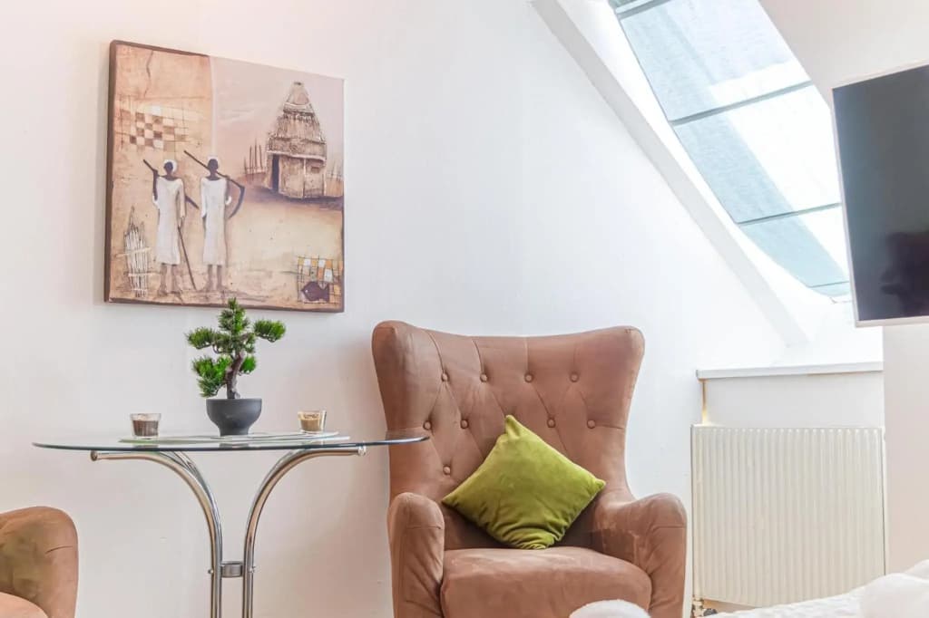 Ideal 2BR - Lovely for Longstays - photo 1
