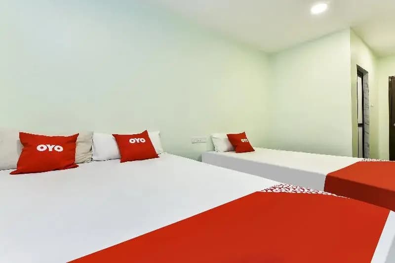 Th Hotel by OYO Rooms - photo 19