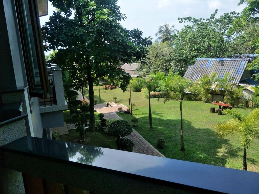 Lanta Intanin Resort - photo 16