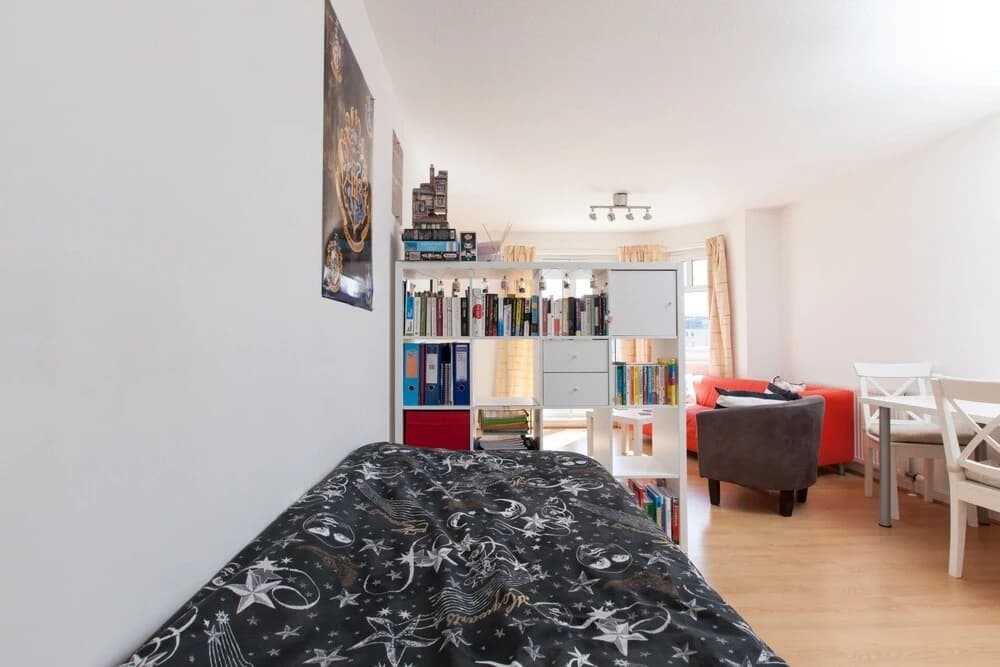 Ideal Fringe Base: Great Value + Free Parking! - photo 4