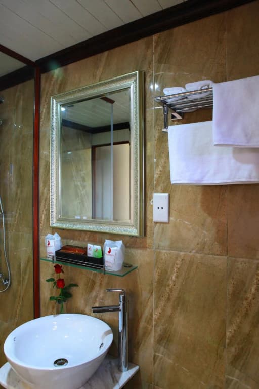 Phoenix Luxury Cruise Halong - photo 8