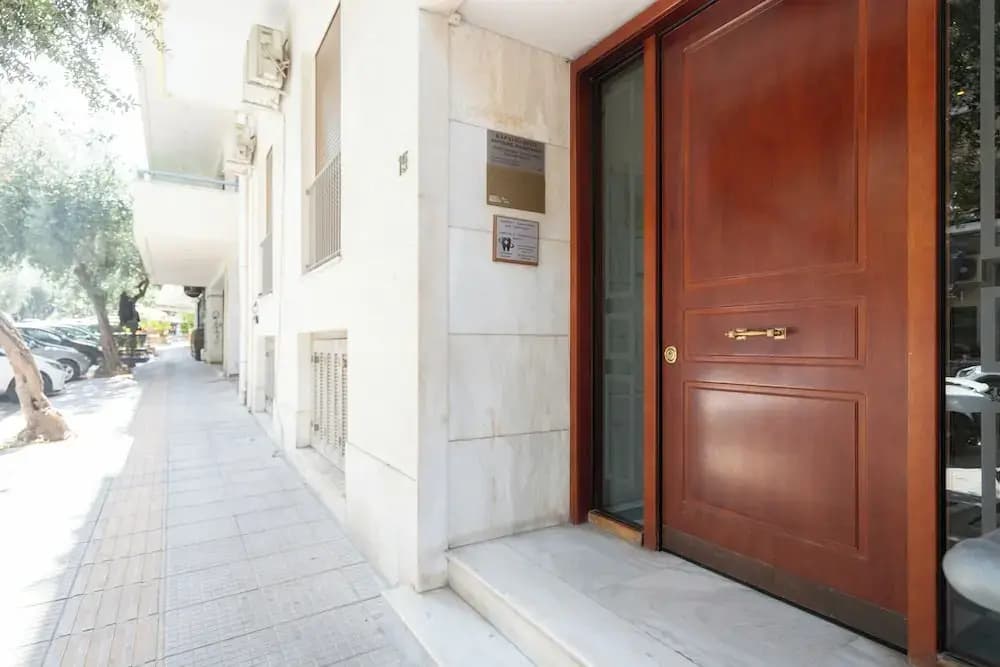 Sophisticated Modern Apt in Athens - photo 15